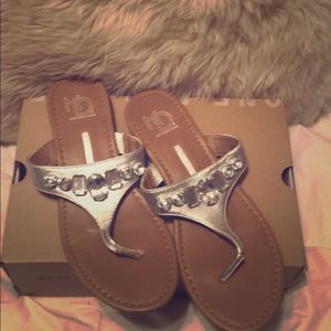 Cute silver sandals👠